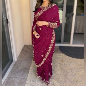 Absolutely stunning plum & gold saree 😍